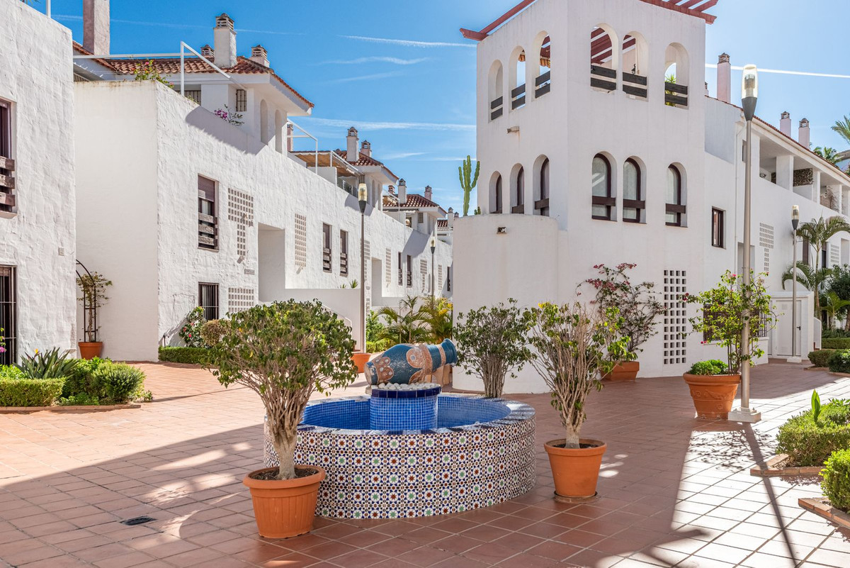 3 Bed Apartment for sale in Nueva Andalucía Costa Del Sol, Málaga, Spain