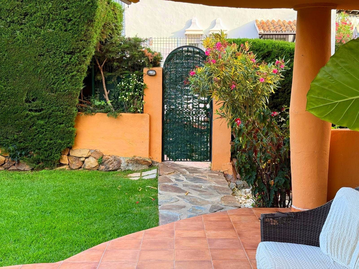 Se vende Apartamento Planta Baja de 4 dormitorios en Costa Del Sol, Málaga, España