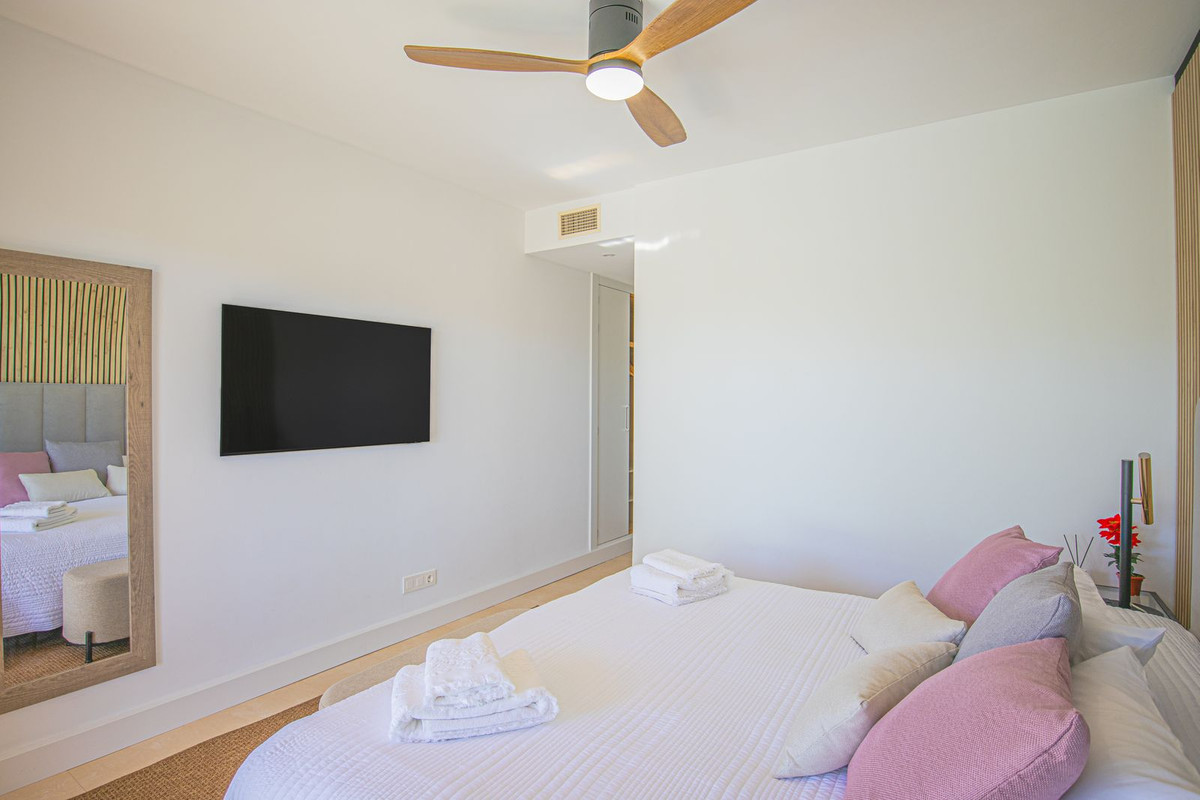 Se vende Apartamento Planta Media de 3 dormitorios en Costa Del Sol, Málaga, España