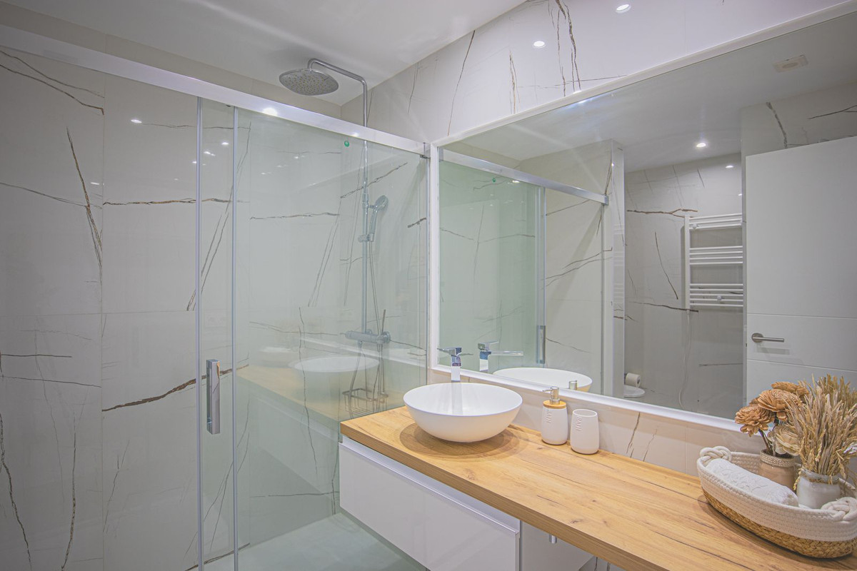 Se vende Apartamento Planta Media de 3 dormitorios en Costa Del Sol, Málaga, España