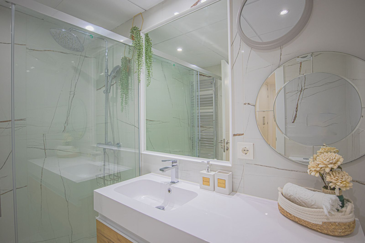 Se vende Apartamento Planta Media de 3 dormitorios en Costa Del Sol, Málaga, España