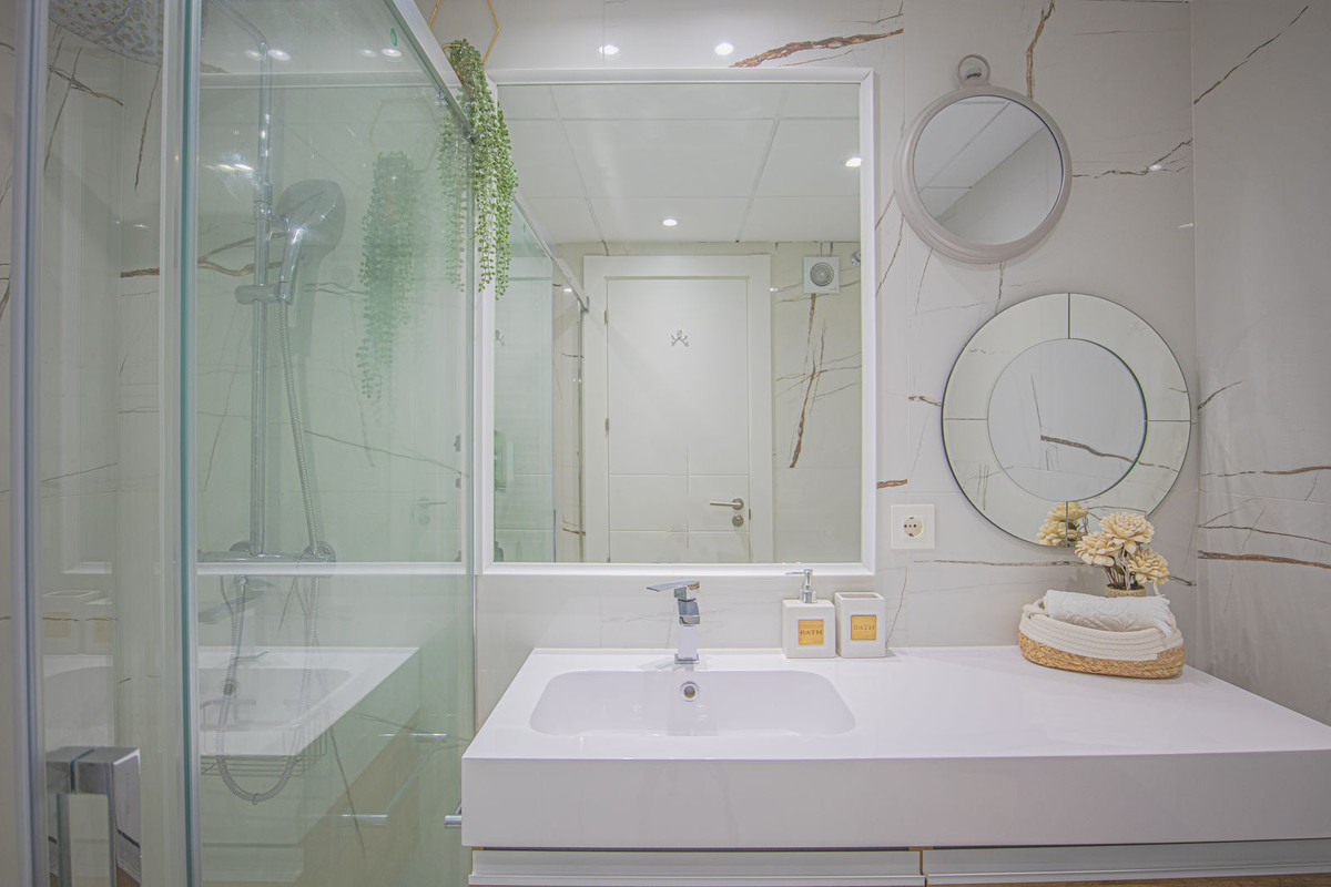 Se vende Apartamento Planta Media de 3 dormitorios en Costa Del Sol, Málaga, España