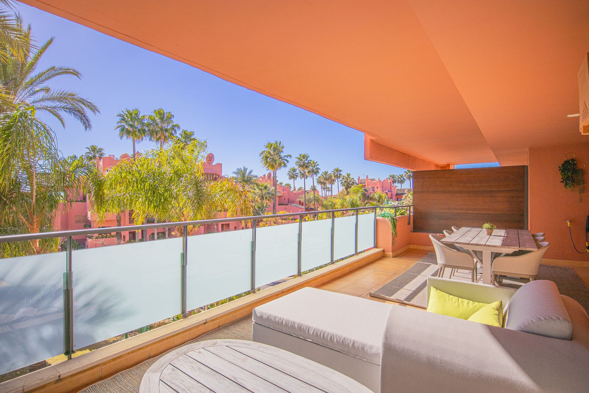 Se vende Apartamento Planta Media de 3 dormitorios en Costa Del Sol, Málaga, España