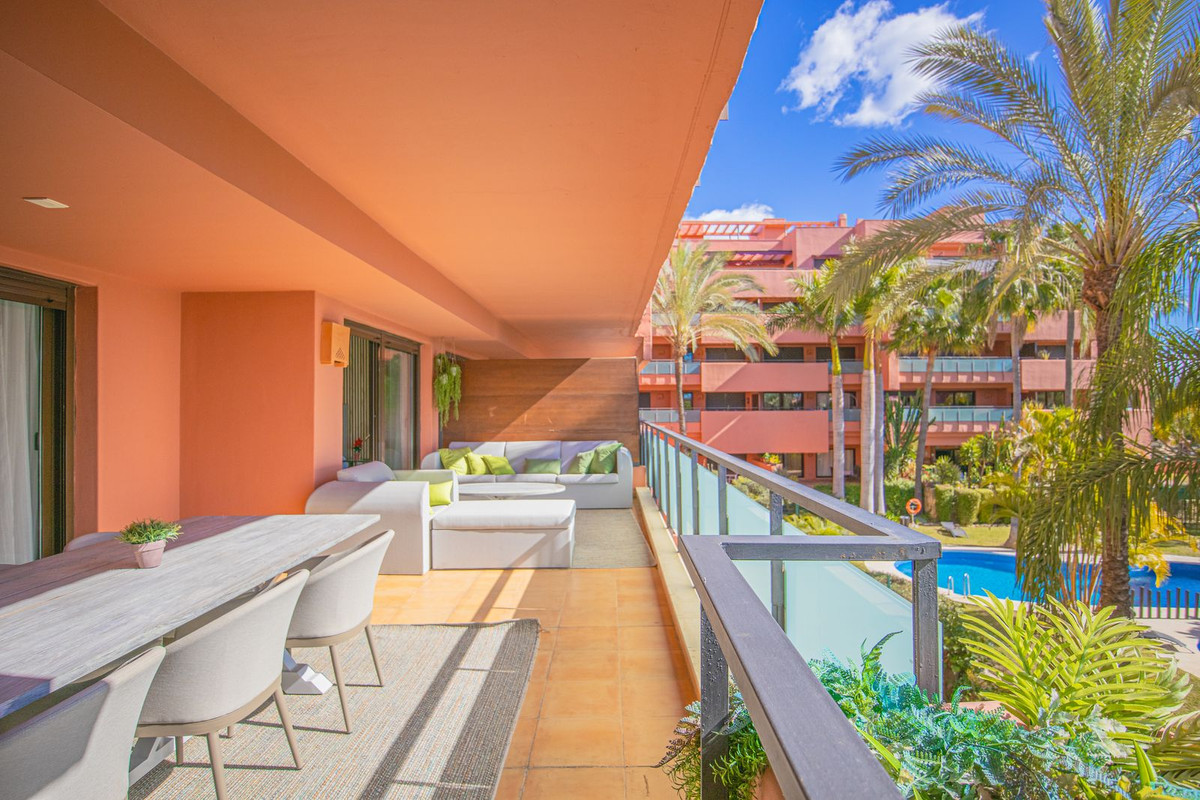 Se vende Apartamento Planta Media de 3 dormitorios en Costa Del Sol, Málaga, España