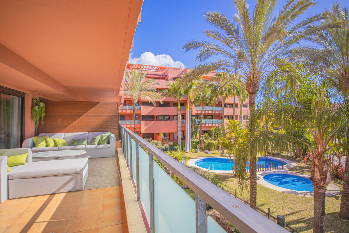 Se vende Apartamento Planta Media de 3 dormitorios en Costa Del Sol, Málaga, España