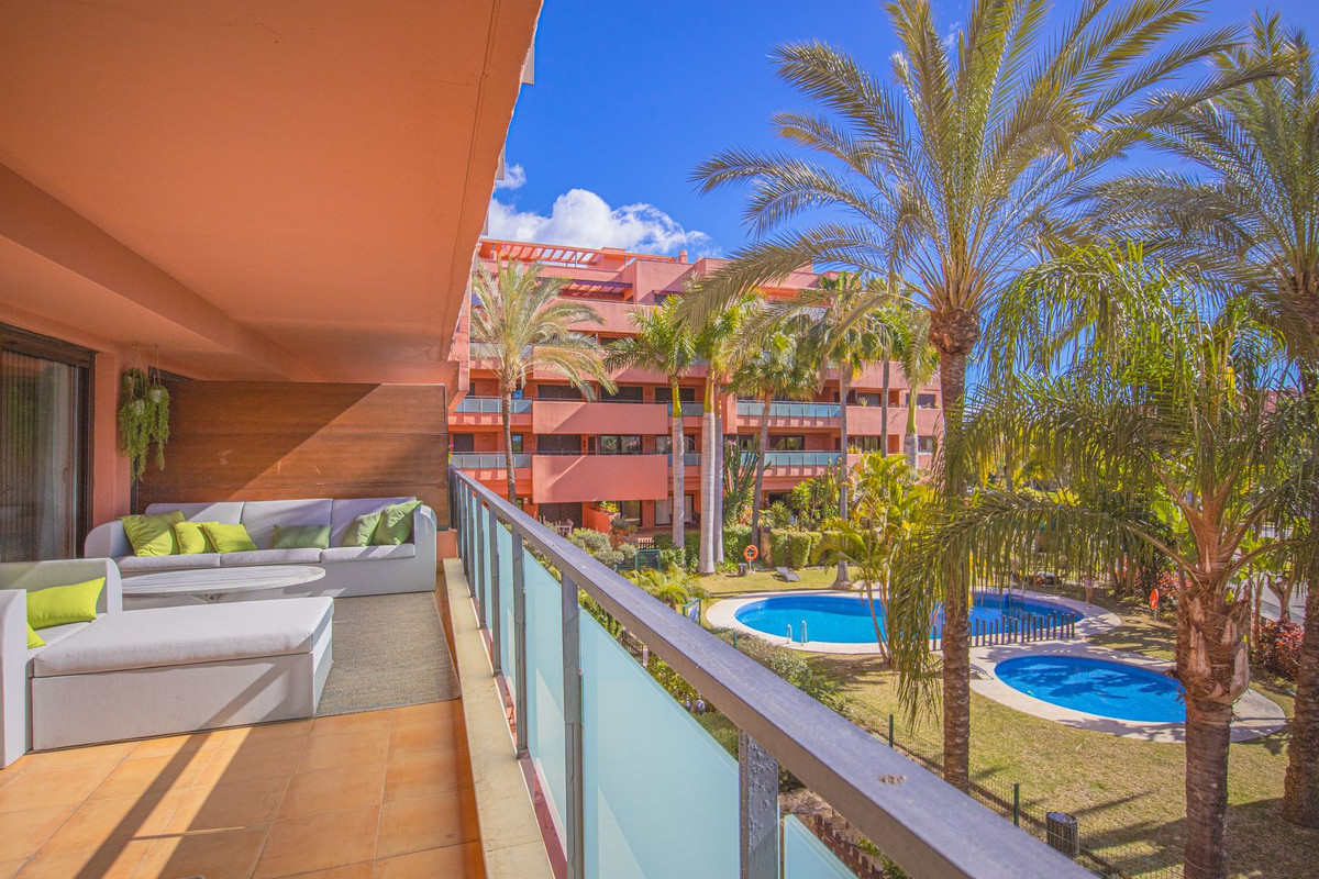 Se vende Apartamento Planta Media de 3 dormitorios en Costa Del Sol, Málaga, España