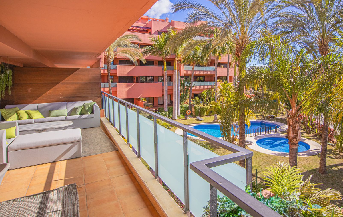Se vende Apartamento Planta Media de 3 dormitorios en Costa Del Sol, Málaga, España