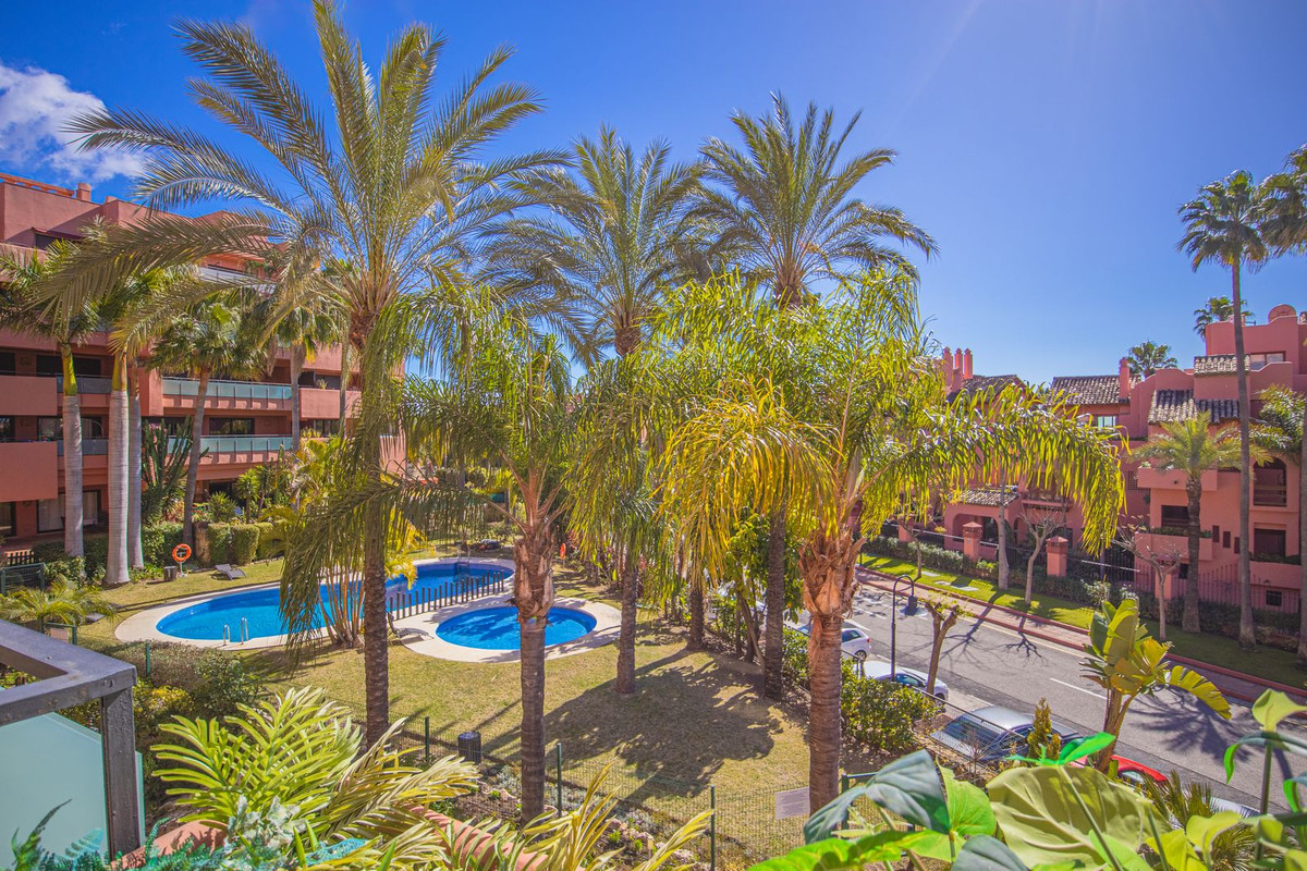 Se vende Apartamento Planta Media de 3 dormitorios en Costa Del Sol, Málaga, España