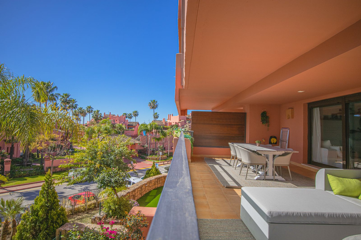 Se vende Apartamento Planta Media de 3 dormitorios en Costa Del Sol, Málaga, España