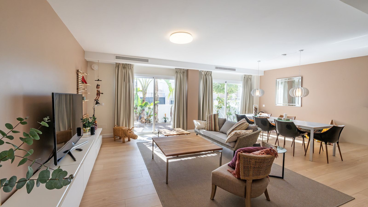 Se vende Villa - Chalet de 4 dormitorios en Costa Del Sol, Málaga, España