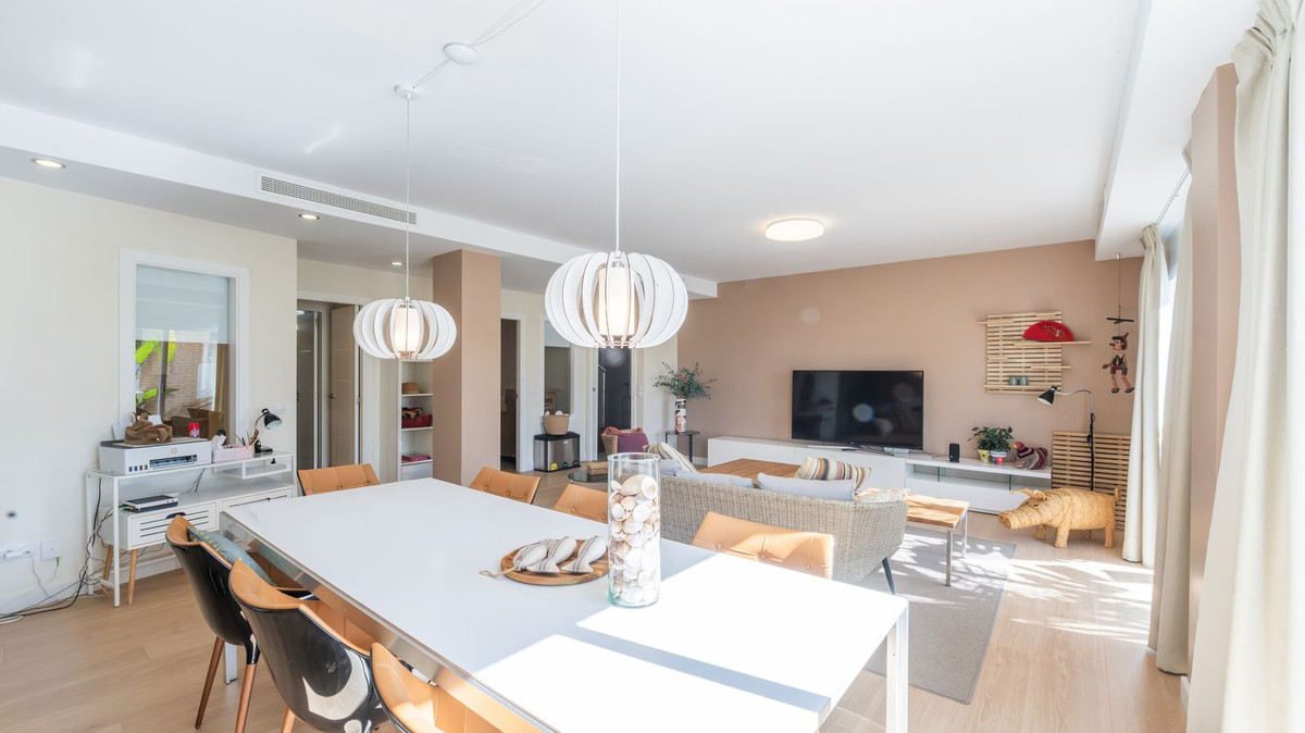 Se vende Villa - Chalet de 4 dormitorios en Costa Del Sol, Málaga, España
