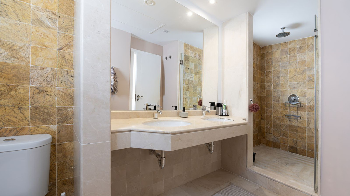 Se vende Villa - Chalet de 4 dormitorios en Costa Del Sol, Málaga, España