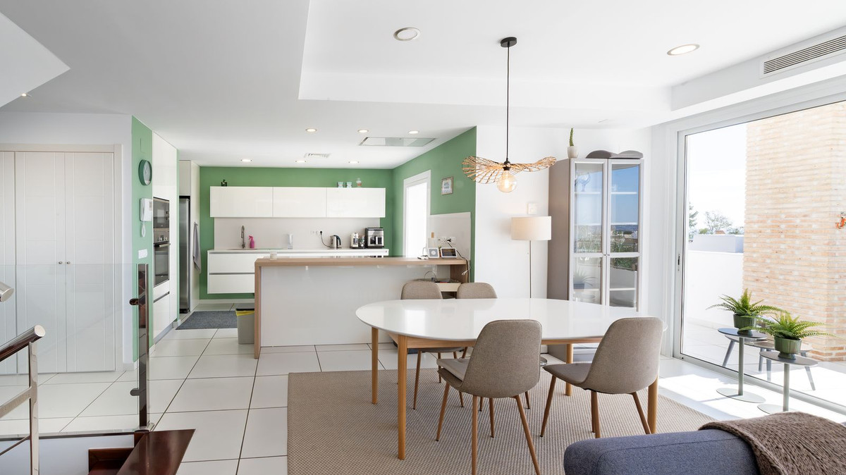 Se vende Villa - Chalet de 4 dormitorios en Costa Del Sol, Málaga, España