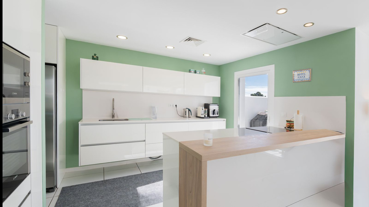 Se vende Villa - Chalet de 4 dormitorios en Costa Del Sol, Málaga, España