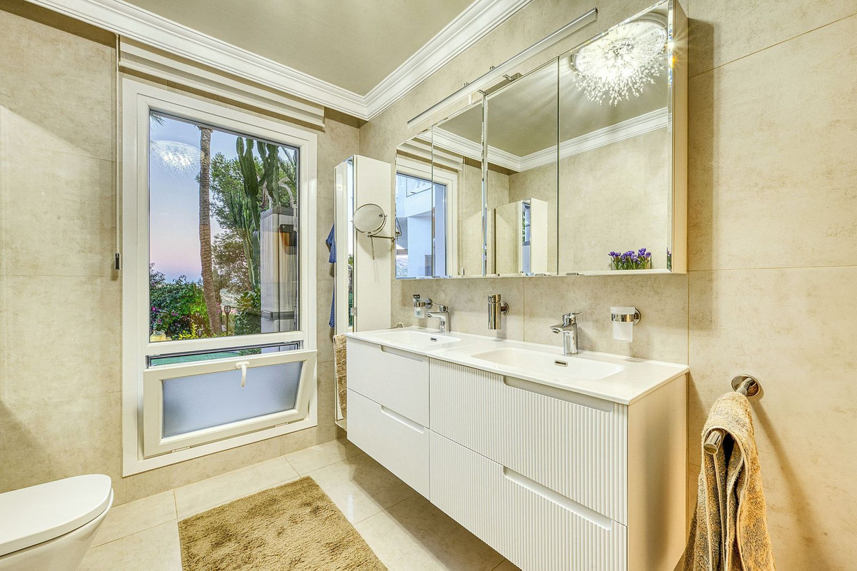 6 Bed Townhouse for sale in Hacienda Las Chapas Costa Del Sol, Málaga, Spain
