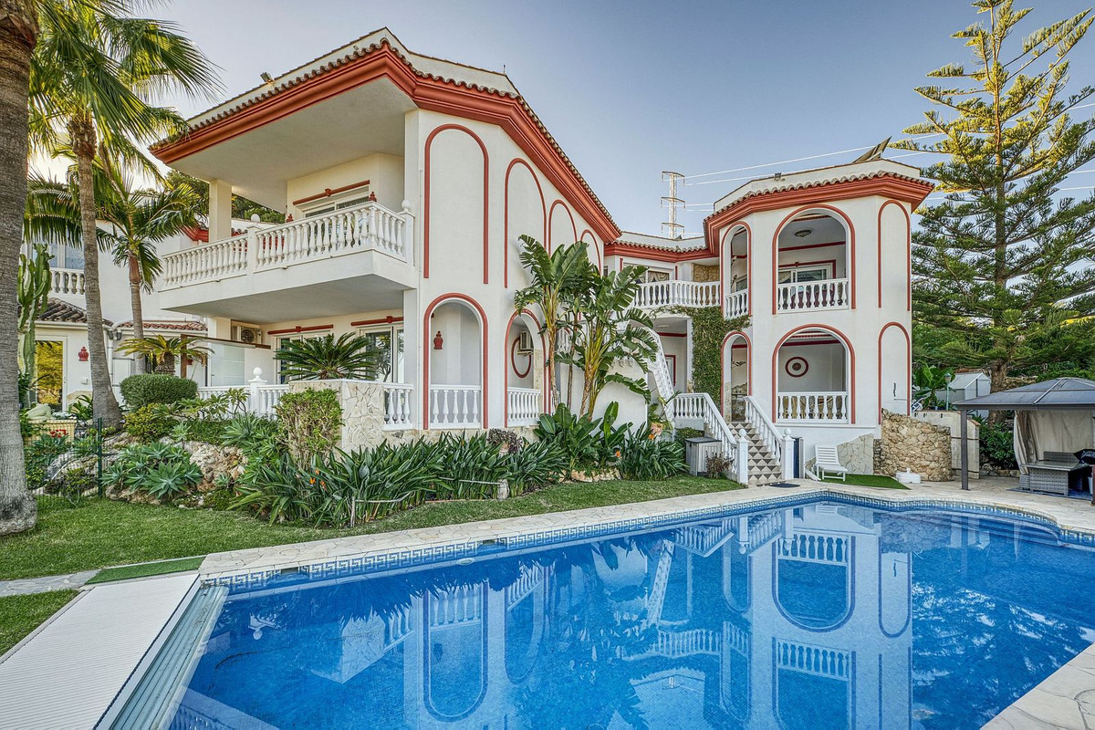 6 Bed Townhouse for sale in Hacienda Las Chapas Costa Del Sol, Málaga, Spain