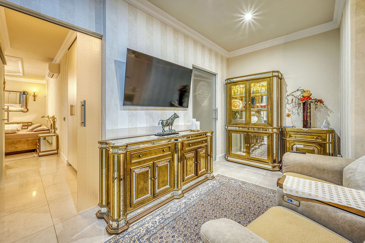 6 Bed Townhouse for sale in Hacienda Las Chapas Costa Del Sol, Málaga, Spain