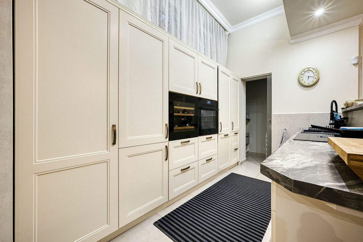 6 Bed Townhouse for sale in Hacienda Las Chapas Costa Del Sol, Málaga, Spain
