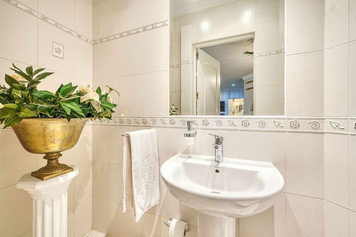 6 Bed Townhouse for sale in Hacienda Las Chapas Costa Del Sol, Málaga, Spain