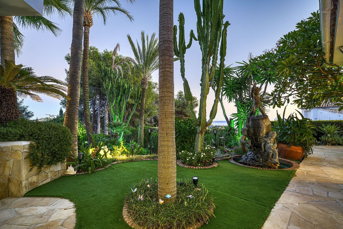 6 Bed Townhouse for sale in Hacienda Las Chapas Costa Del Sol, Málaga, Spain