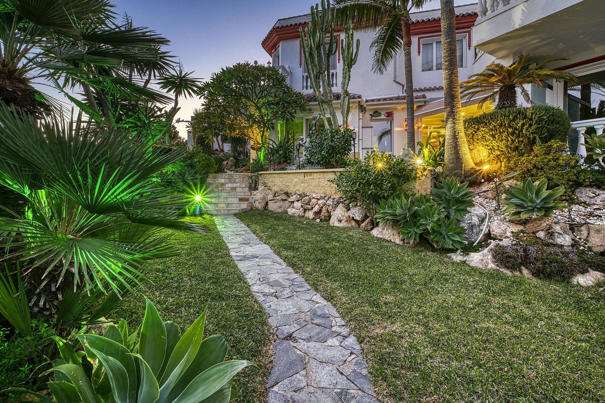 6 Bed Townhouse for sale in Hacienda Las Chapas Costa Del Sol, Málaga, Spain
