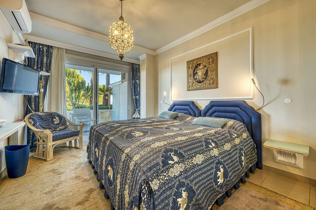 6 Bed Townhouse for sale in Hacienda Las Chapas Costa Del Sol, Málaga, Spain