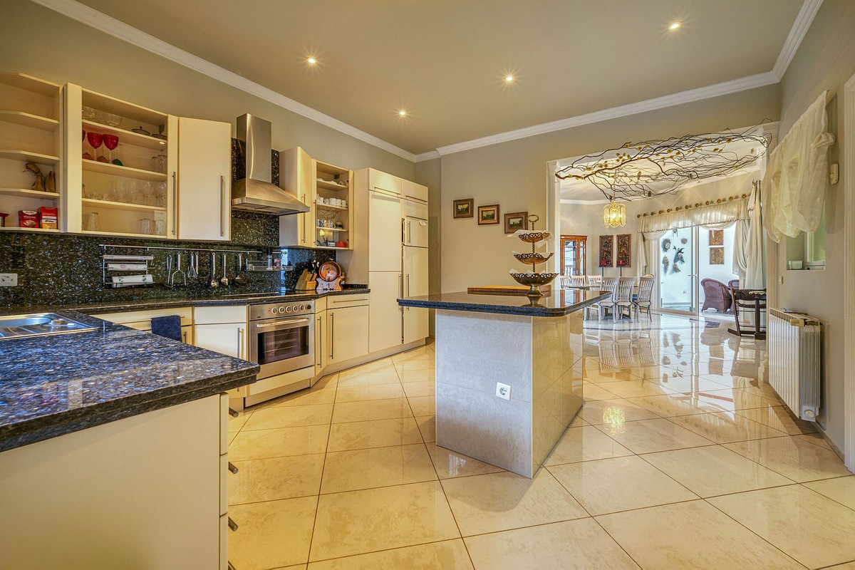6 Bed Townhouse for sale in Hacienda Las Chapas Costa Del Sol, Málaga, Spain