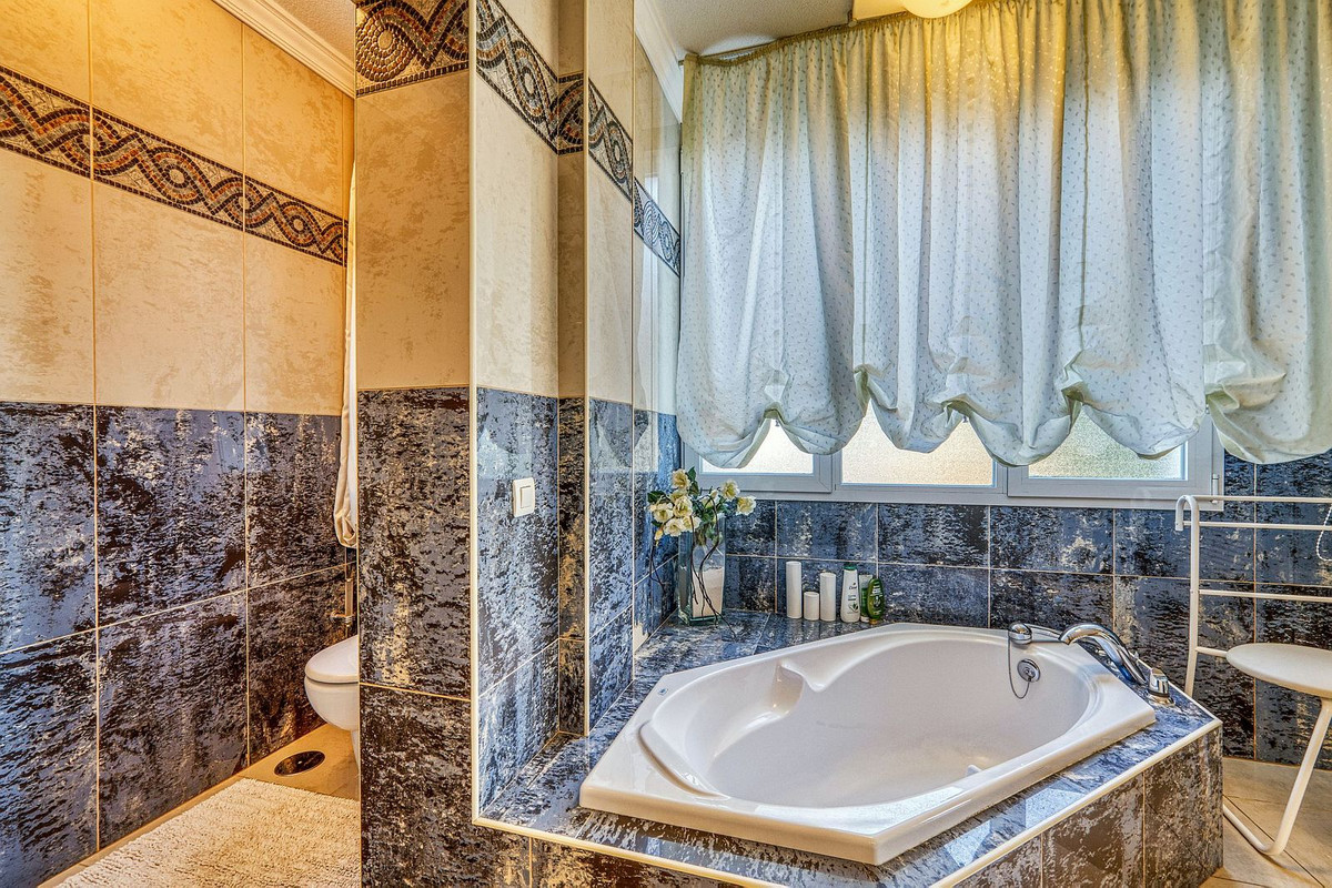 6 Bed Townhouse for sale in Hacienda Las Chapas Costa Del Sol, Málaga, Spain