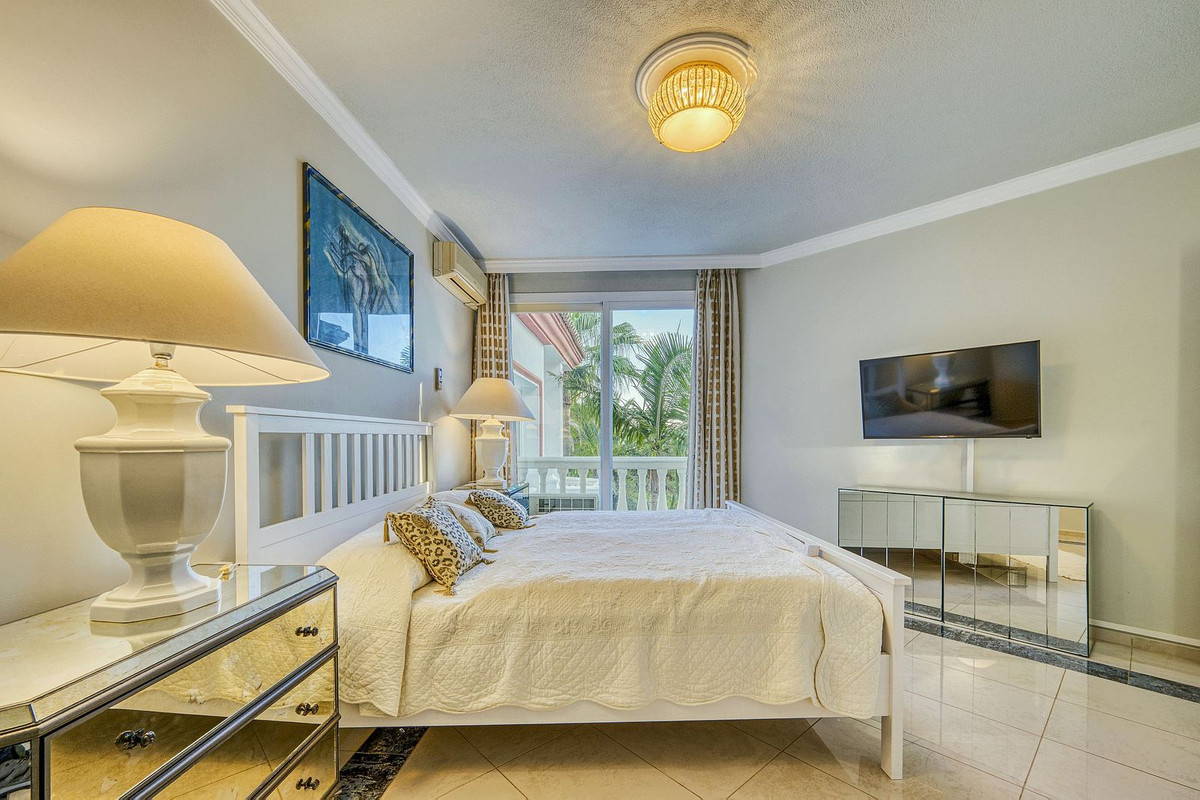6 Bed Townhouse for sale in Hacienda Las Chapas Costa Del Sol, Málaga, Spain