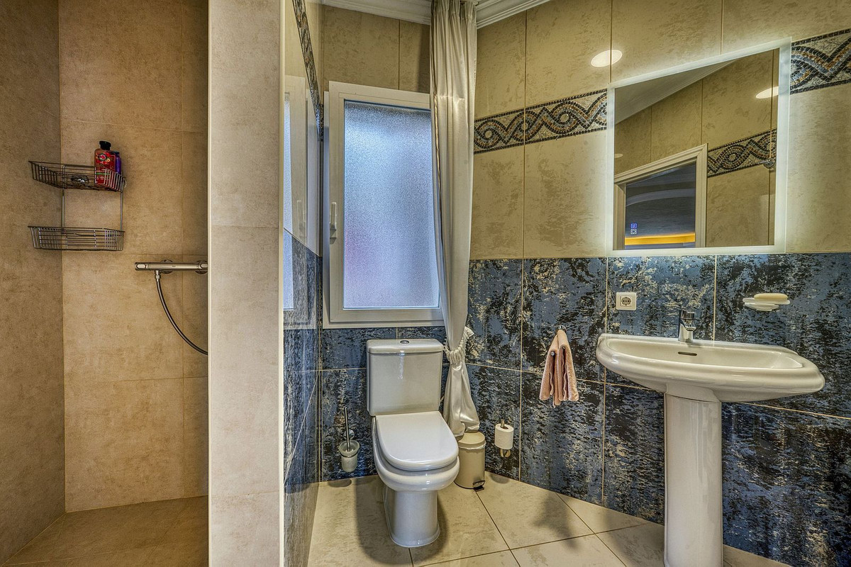 6 Bed Townhouse for sale in Hacienda Las Chapas Costa Del Sol, Málaga, Spain