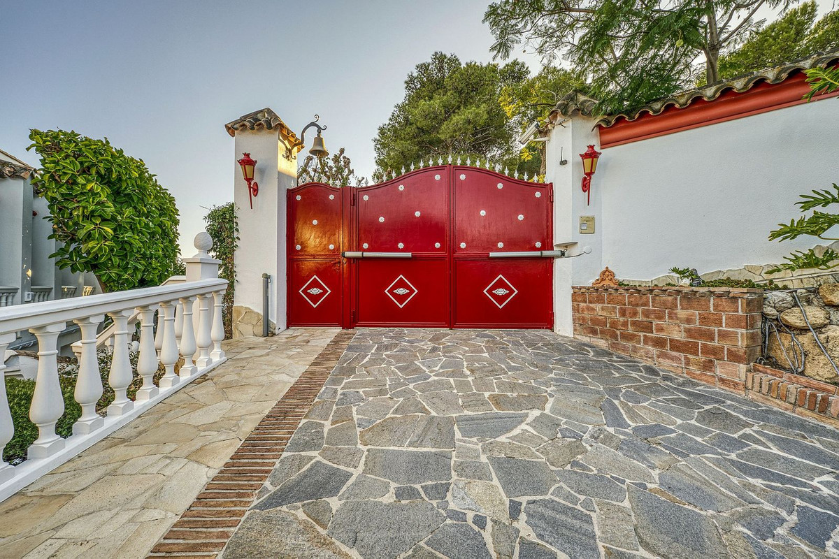 6 Bed Townhouse for sale in Hacienda Las Chapas Costa Del Sol, Málaga, Spain