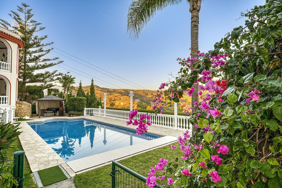 6 Bed Townhouse for sale in Hacienda Las Chapas Costa Del Sol, Málaga, Spain