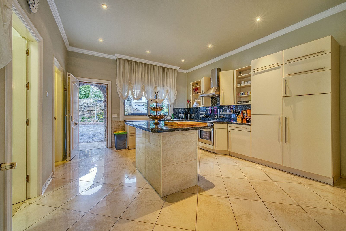 6 Bed Townhouse for sale in Hacienda Las Chapas Costa Del Sol, Málaga, Spain