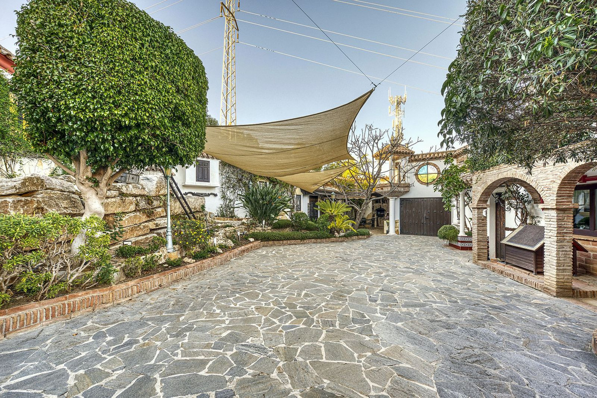 6 Bed Townhouse for sale in Hacienda Las Chapas Costa Del Sol, Málaga, Spain