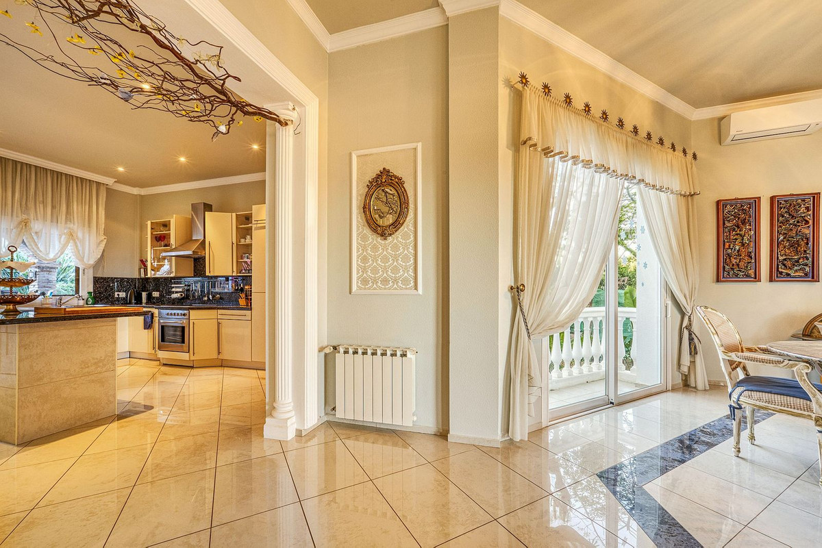 6 Bed Townhouse for sale in Hacienda Las Chapas Costa Del Sol, Málaga, Spain
