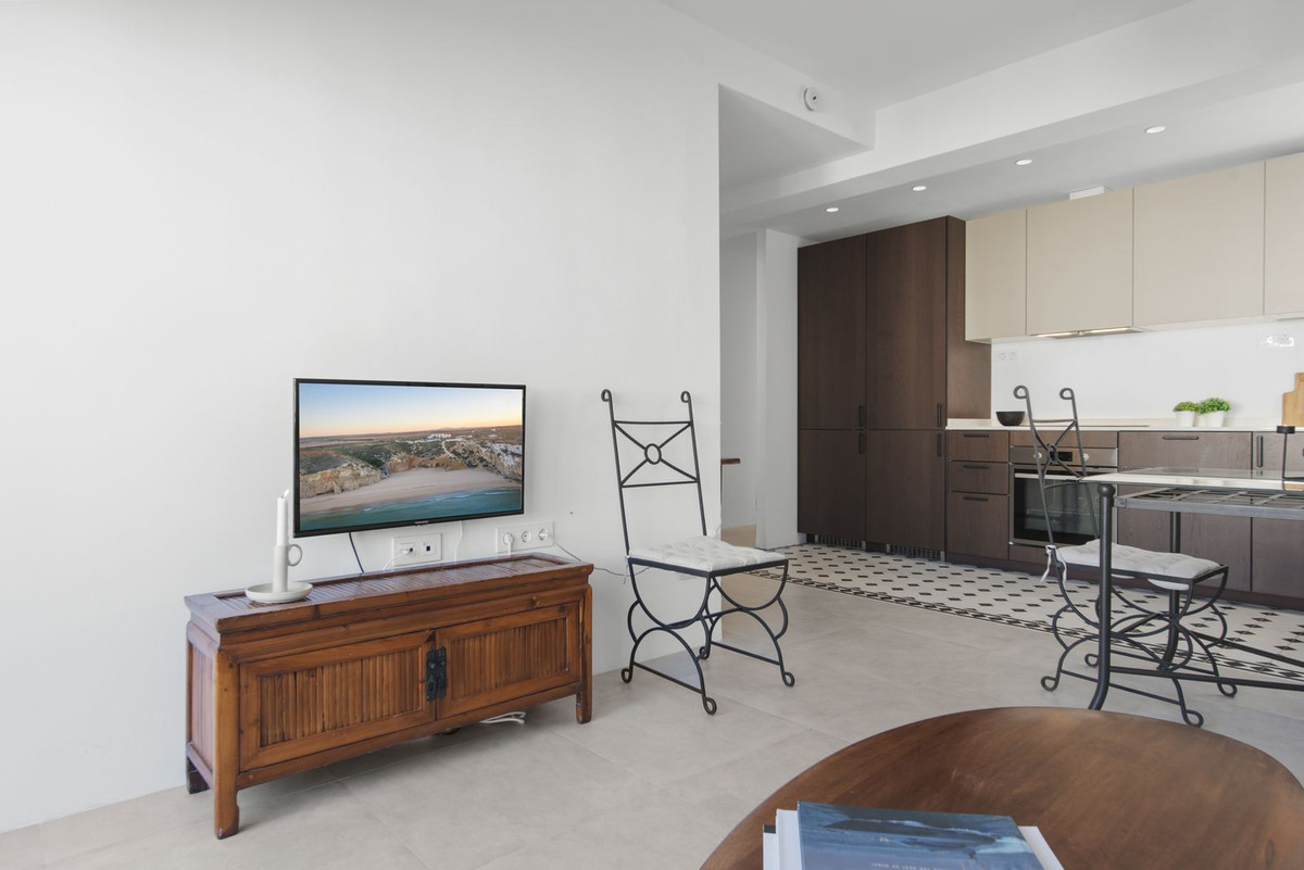 3 Bed Apartment for sale in Estepona Costa Del Sol, Málaga, Spain