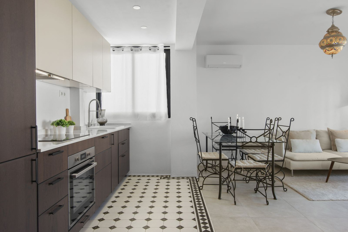 3 Bed Apartment for sale in Estepona Costa Del Sol, Málaga, Spain