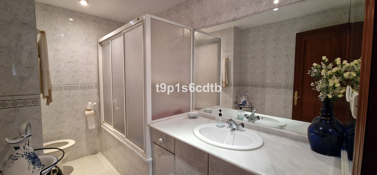 3 Bed Apartment for sale in San Pedro De Alcántara Costa Del Sol, Málaga, Spain
