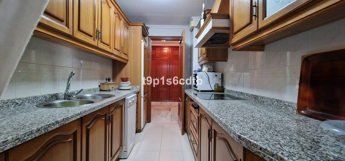 3 Bed Apartment for sale in San Pedro De Alcántara Costa Del Sol, Málaga, Spain