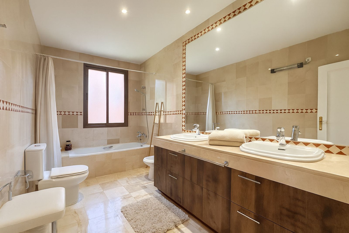 Se vende Apartamento Planta Media de 3 dormitorios en Costa Del Sol, Málaga, España