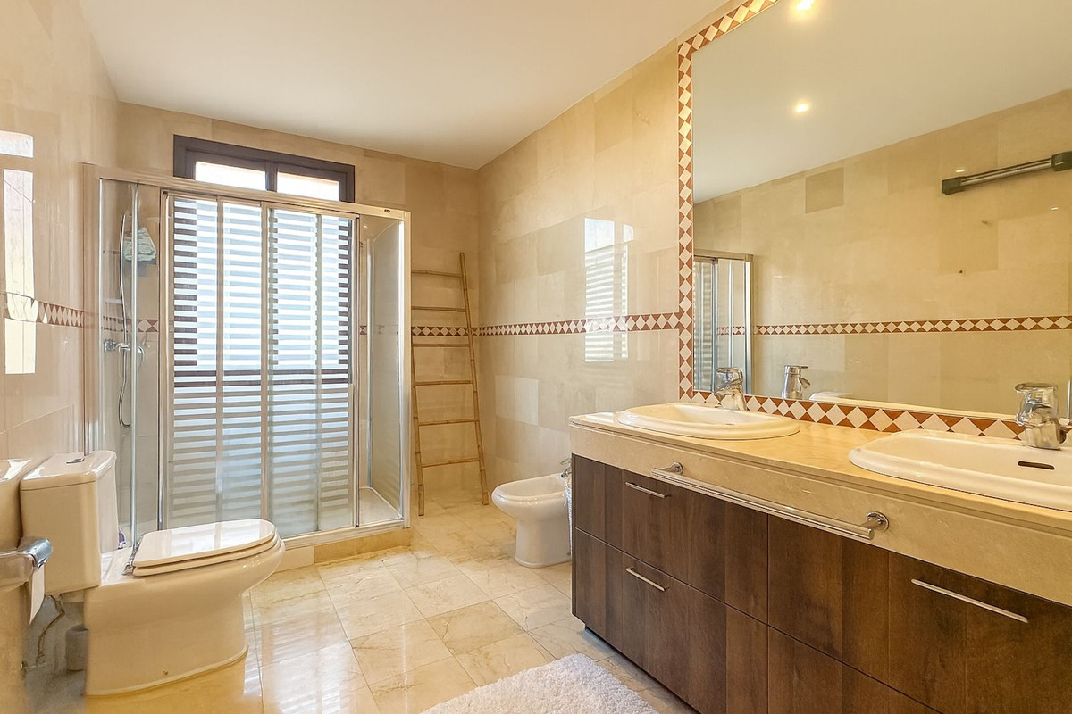 Se vende Apartamento Planta Media de 3 dormitorios en Costa Del Sol, Málaga, España