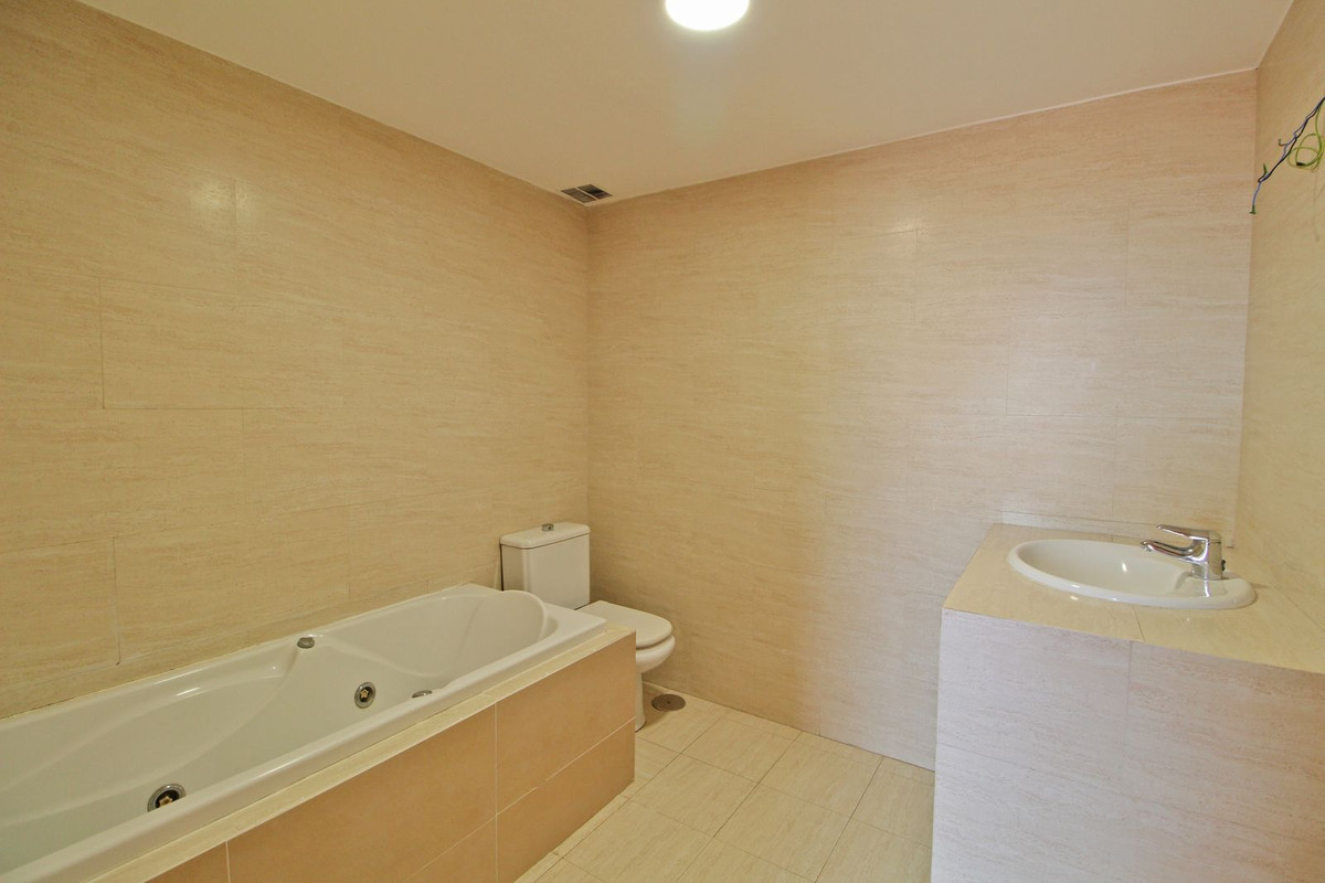 Se vende Adosada de 4 dormitorios en Costa Del Sol, Málaga, España