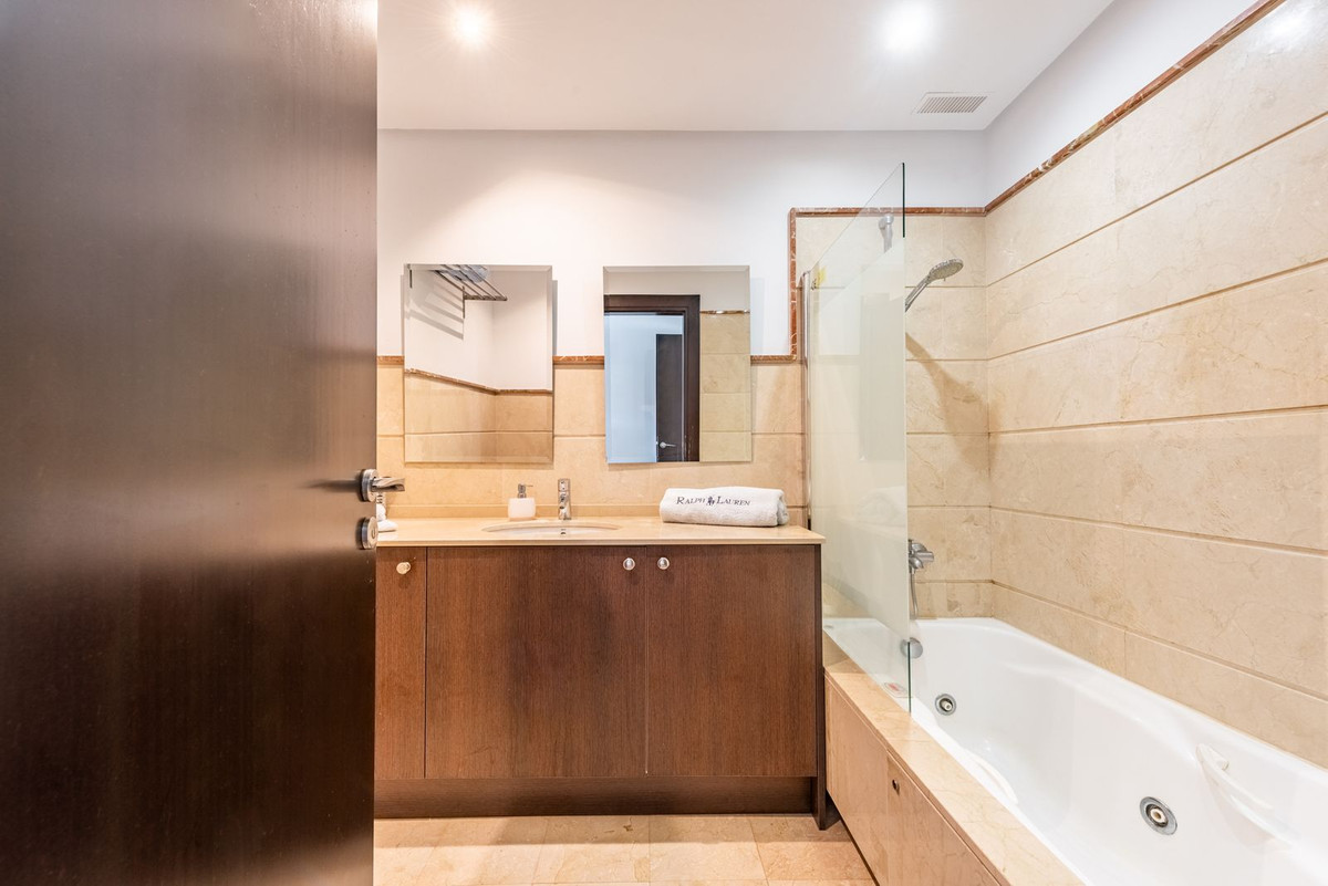 Se vende Pareada de 4 dormitorios en Costa Del Sol, Málaga, España