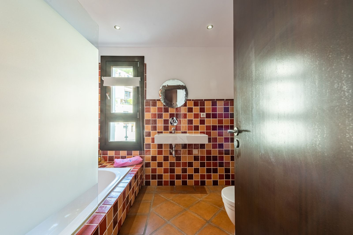 Se vende Pareada de 4 dormitorios en Costa Del Sol, Málaga, España