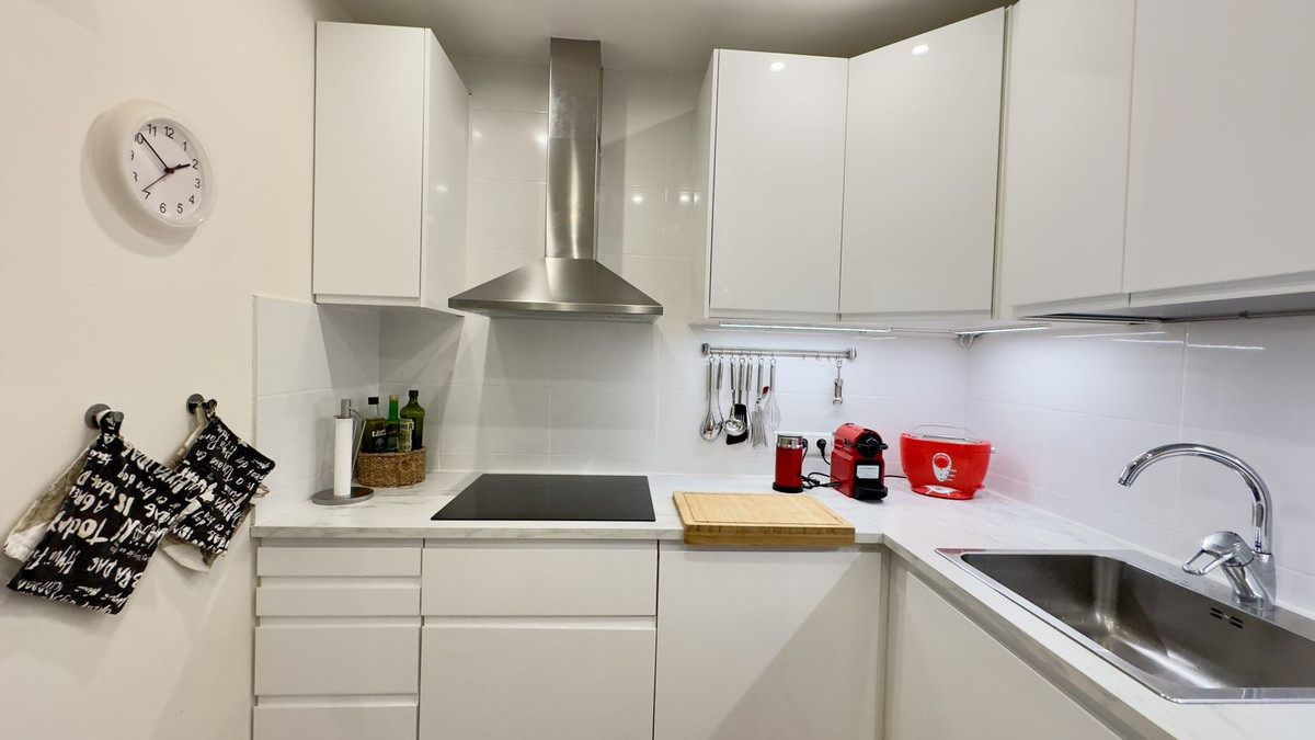 2 Bed Apartment for sale in Elviria Costa Del Sol, Málaga, Spain