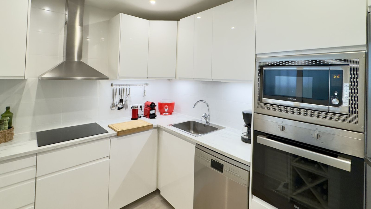2 Bed Apartment for sale in Elviria Costa Del Sol, Málaga, Spain