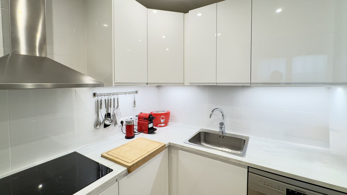 2 Bed Apartment for sale in Elviria Costa Del Sol, Málaga, Spain