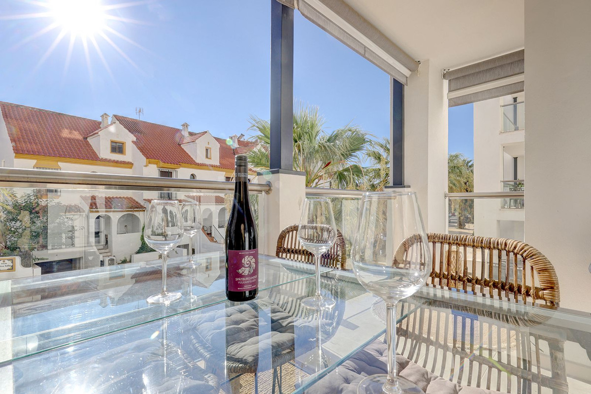 Se vende Apartamento Planta Media de 3 dormitorios en Costa Del Sol, Málaga, España