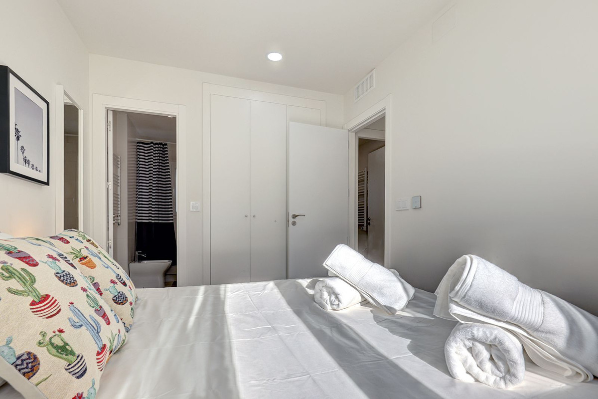 Se vende Apartamento Planta Media de 3 dormitorios en Costa Del Sol, Málaga, España