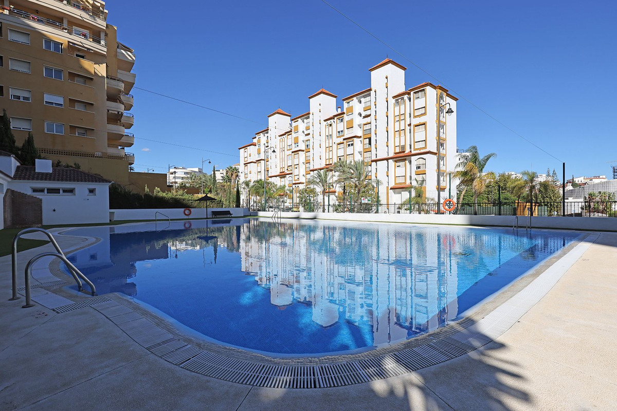 Se vende Apartamento Planta Media de 3 dormitorios en Costa Del Sol, Málaga, España